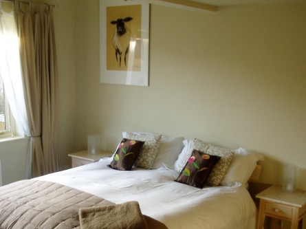 S1_146o_dicknick-holiday-cottage-master-bedroom